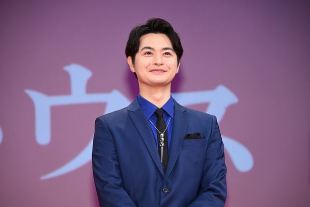 鈴木忠彦役の瀬戸康史