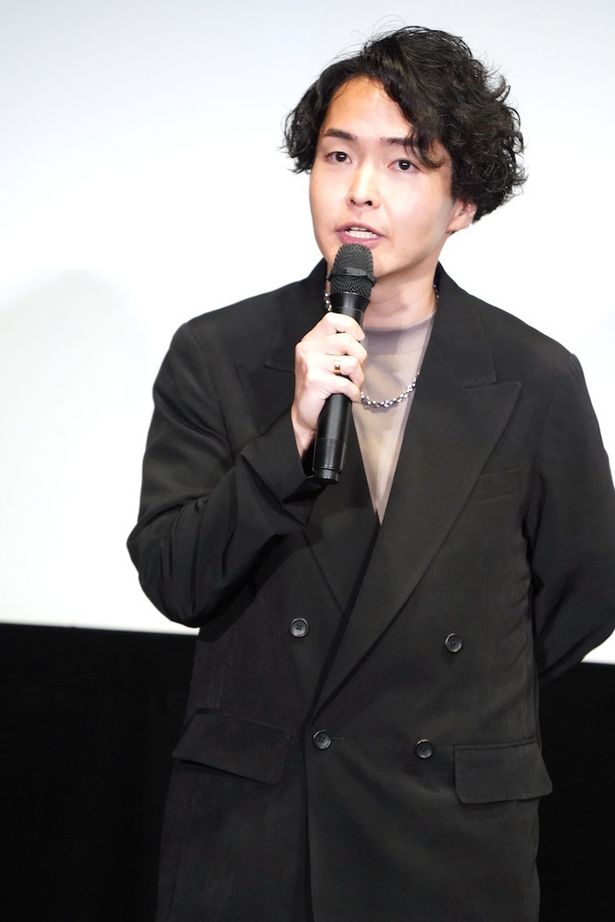 本人役で登場したシークエンスはやともがイベントで登壇者を霊視する企画も