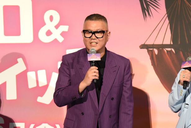 スティッチの生みの親であるジャンバ博士役の長谷川忍(シソンヌ)