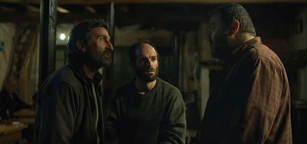 人間の脆弱さが、暴力を加速させる『理想郷』