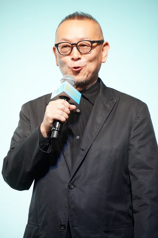 『平場の月』製作報告会見に出席した土井裕泰監督