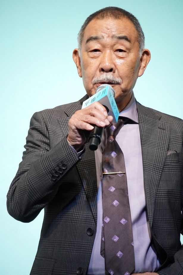 『平場の月』製作報告会見に出席したでんでん