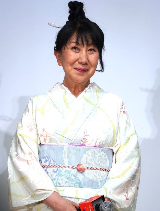 室井はまどかの義母で老舗扇子店の女将の澁澤環を演じている