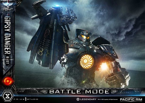 【写真を見る】戦闘を再現した『パシフィック・リム』の超ビッグサイズの胸像が登場！