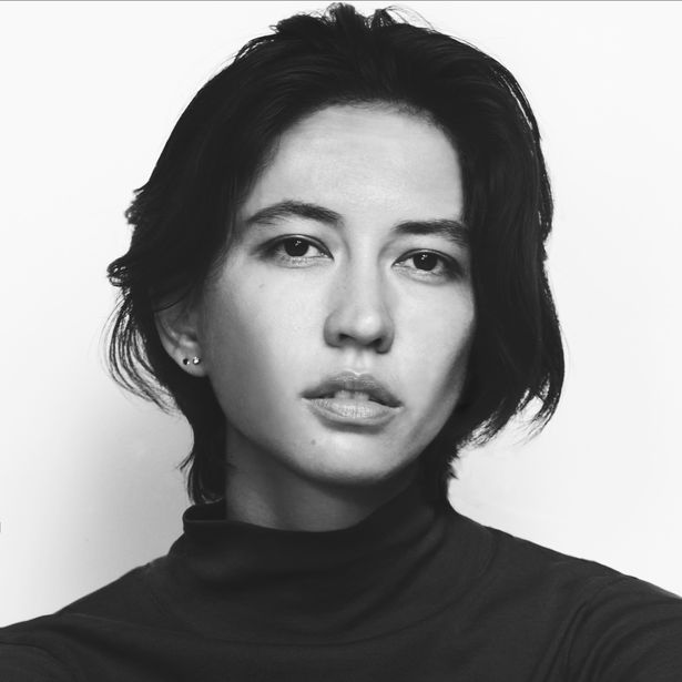 日系イギリス人俳優のソノヤ・ミズノも出演