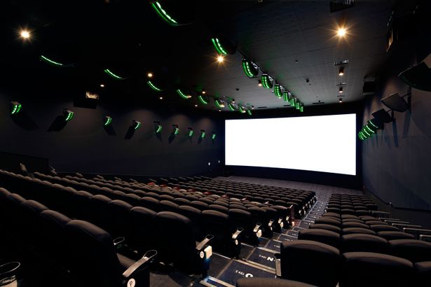 良質の音を堪能できるスピーカーシステム「ヴィヴ・オーディオ」を全スクリーンに採用