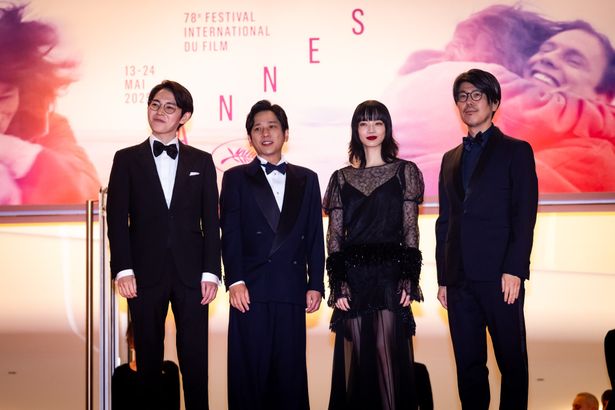 二宮和也、小松菜奈らがカンヌの地に登場(『８番出口』)