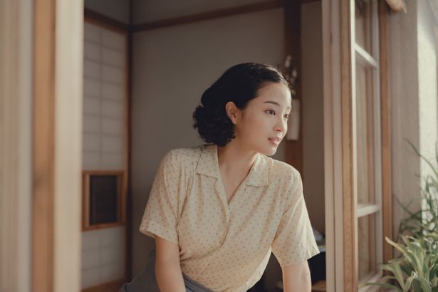 カズオ・イシグロの長編デビュー作を映像化した『遠い山なみの光』