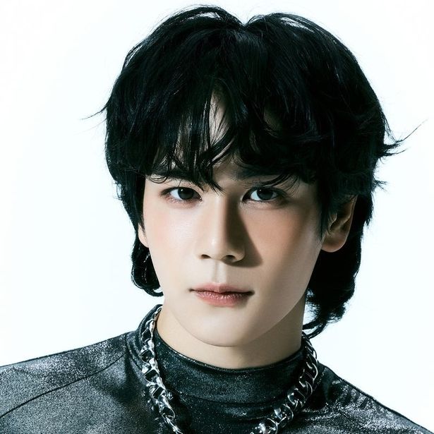 【写真を見る】JO1最年少メンバーの豆原一成がちょっと頼りなくて優しい大学生の孫、拓磨を演じる