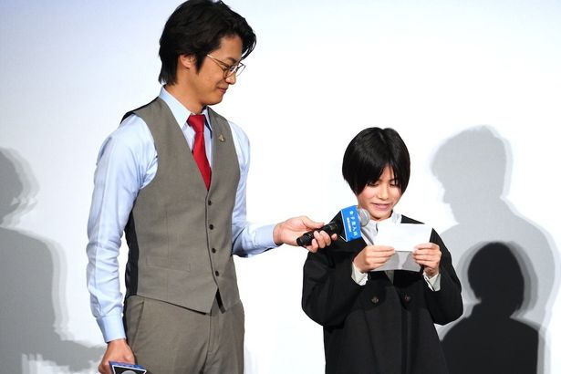 丸山が手紙を読む三浦のマイクを持つこたけ正義感に感謝の言葉を伝える場面も