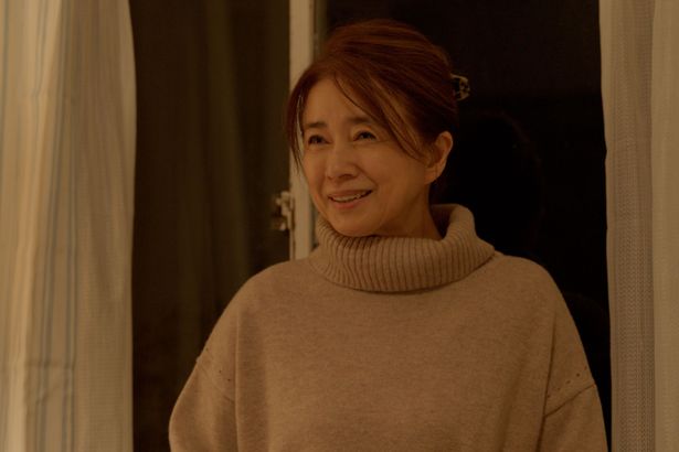 風吹ジュン演じる、離婚したハヤトの母、メイコ