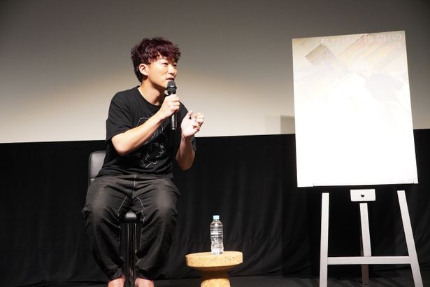 【写真を見る】前のめりになって、観客からの質問に真摯に答えた松居大悟監督