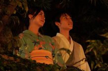 美雪(池田エライザ)、保彦(阿達慶)、夏祭りのデートシーン