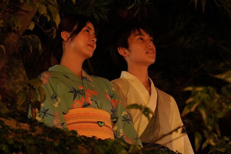 美雪(池田エライザ)、保彦(阿達慶)、夏祭りのデートシーン