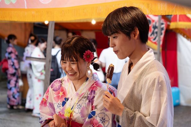 亜由美(大関れいか)と保彦(阿達慶)