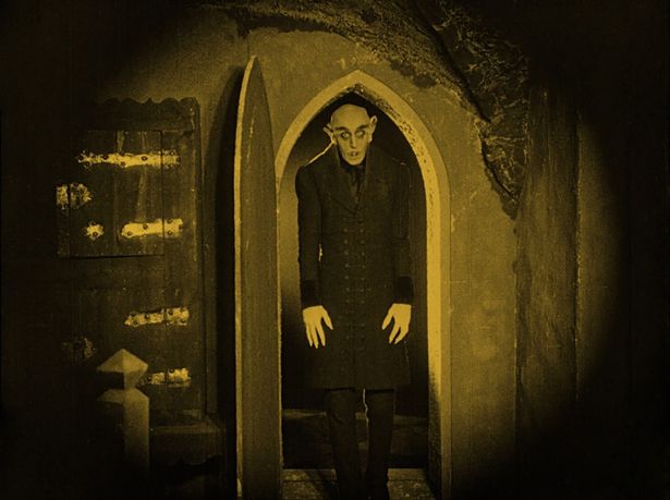 【写真を見る】ホラー映画の古典の一つである、1922年に公開された『吸血鬼ノスフェラトゥ』