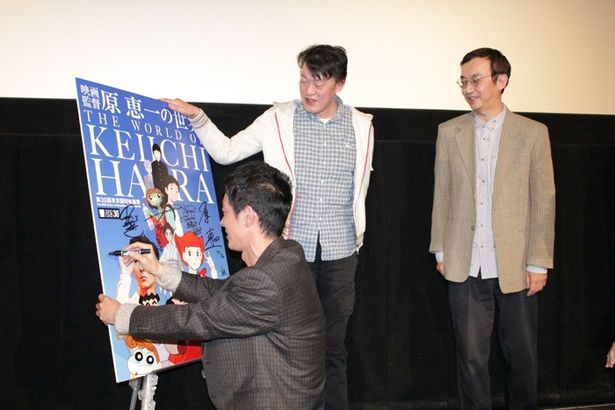 特集最後となるゲスト・加瀬のサインが入れられる