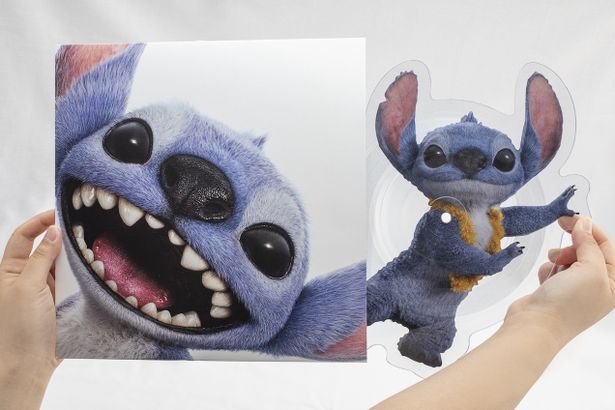 【写真を見る】あの名シーンを彷彿とさせる!?フラダンスを踊るスティッチ型のレコードが可愛すぎる…