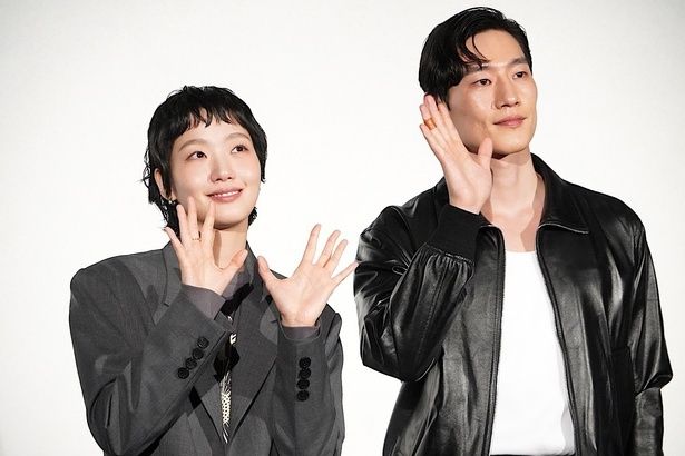 【写真を見る】ノ・サンヒョン、イ・オニ監督と共に来日したキム・ゴウン。会場からも声援が飛んだ