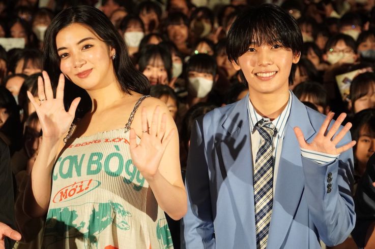 学生の前に登場！大歓声を浴びた池田エライザ、阿達慶