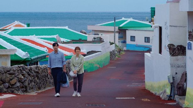 美しい済州島の景色が映し出される