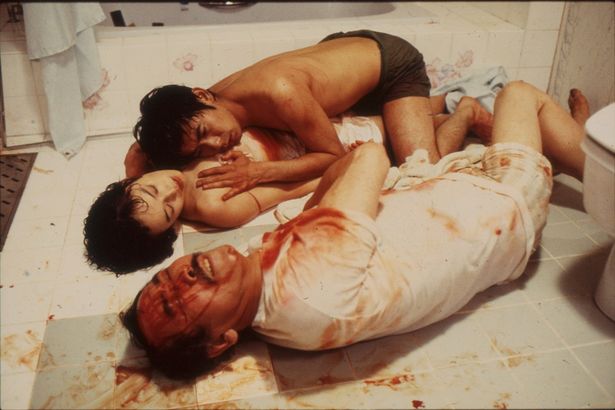 3人がもつれる長回しのバスルームのシーンは圧巻！(『死んでもいい』)