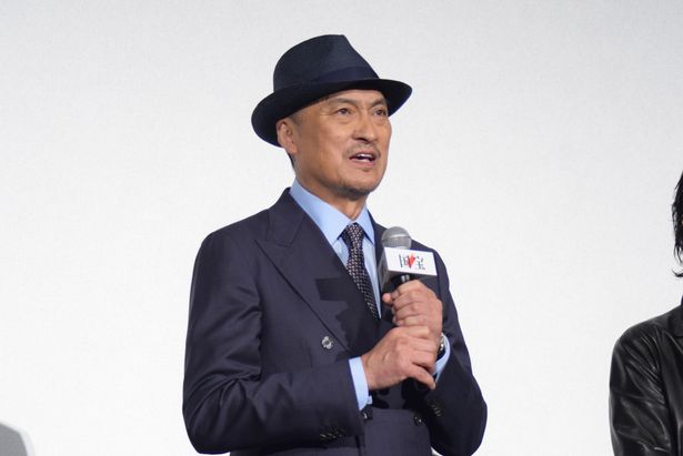 花井半二郎を演じる渡辺謙