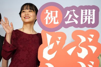 深川麻衣、主演映画『ぶぶ漬けどうどす』(公開中)の公開記念舞台挨拶に登壇