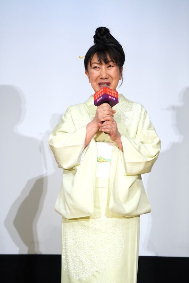 着物姿で登壇した室井滋