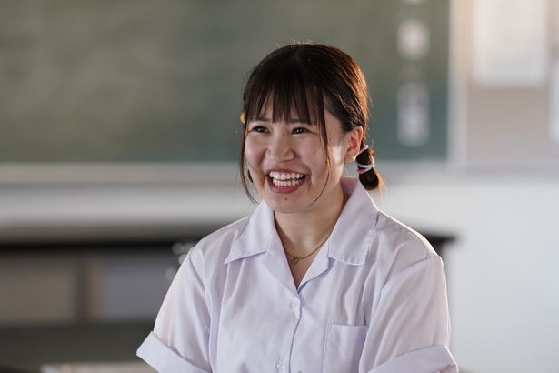 天真爛漫でクラスの中心人物、亜由美