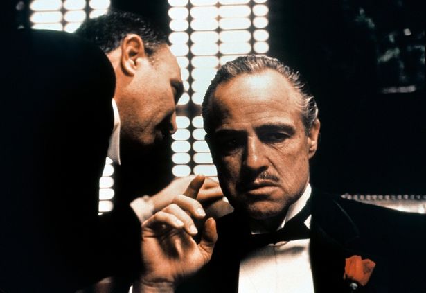 強大な勢力を誇るイタリア系のマフィア一家の栄枯盛衰を描いた『ゴッドファーザー』