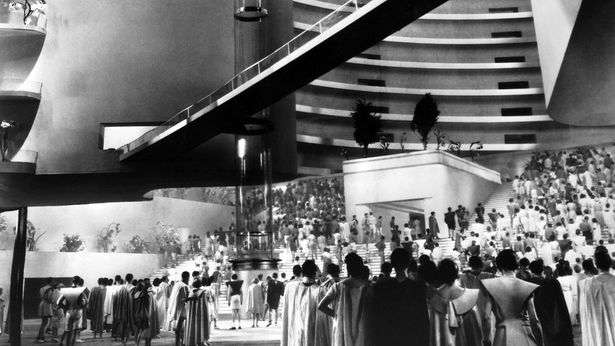 『来るべき世界』における未来都市からの影響も感じさせる