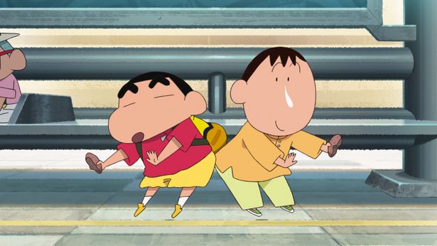 しんのすけとボーちゃんが、ボーちゃんの大好きな“石”を持ってノリノリで踊る姿