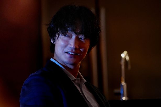 薮下の本当の姿は？綾野剛の怪演にも目が離せない