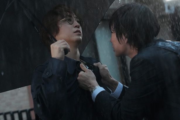 【写真を見る】撮影中、本物の豪雨に見舞われた共演シーンは必見