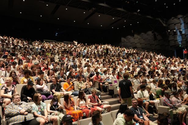 満席の会場が、日本アニメへの注目度の高さを物語っている
