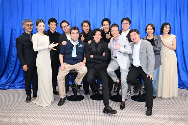 映画『フロントライン』のキャストとモデルとなった実際のDMATやクルーらが再会を果たした記念写真！