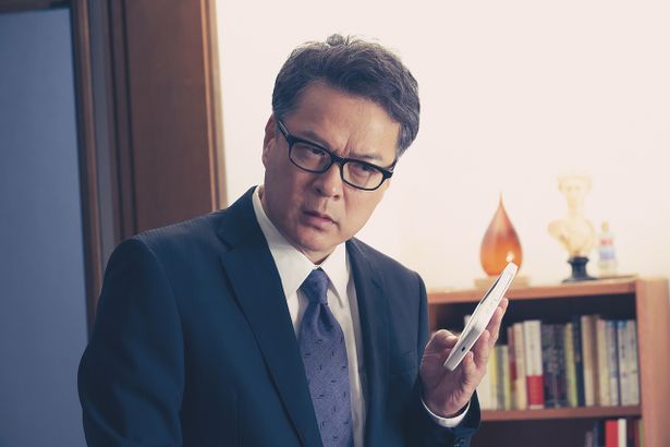 一家を救うため、人形の秘密に迫ろうとする呪禁師(じゅごんし)の神田(田中哲司)