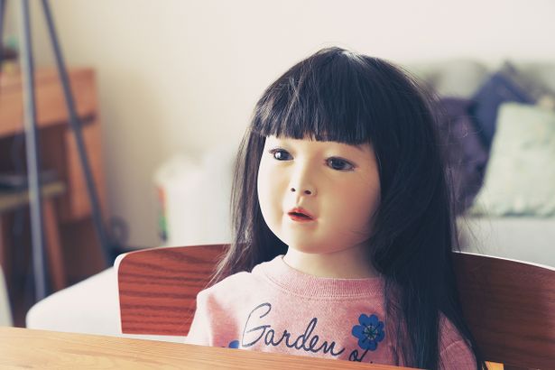 撮影にあたって2体の人形が用意されたという