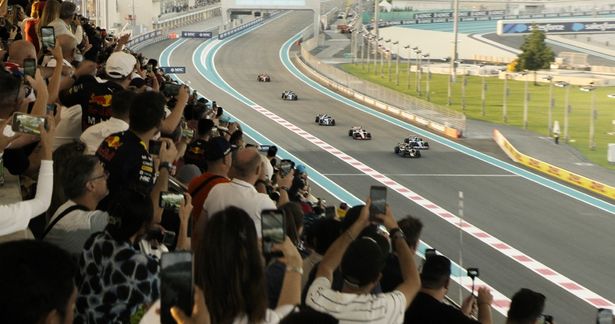 F1の全面バックアップを得て制作された