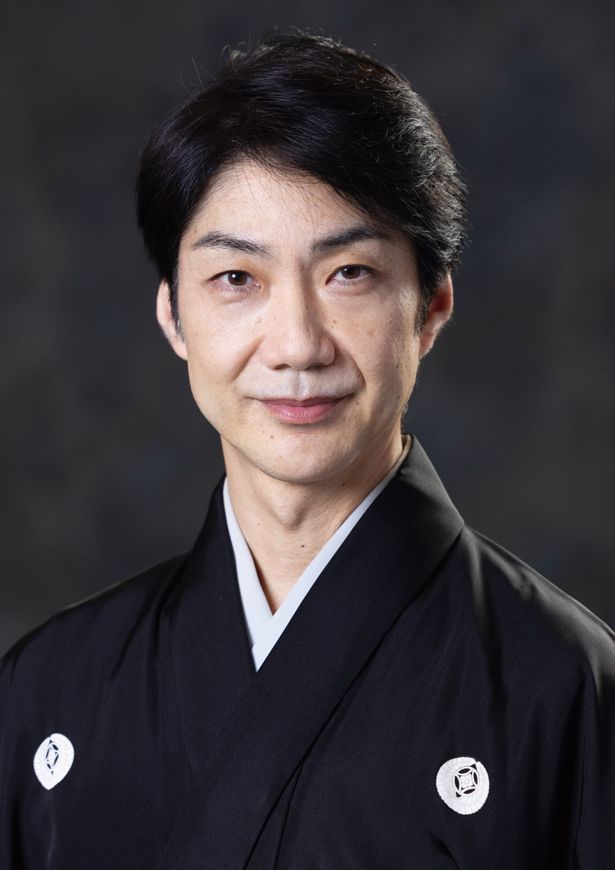 万作の息子である野村萬斎も本作に出演、監修も務めている