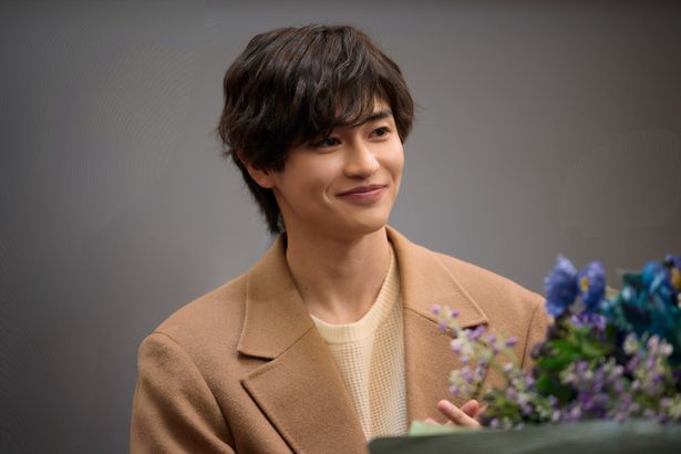 昴と共演する、子役出身の実力派若手俳優の新堂(西垣匠)