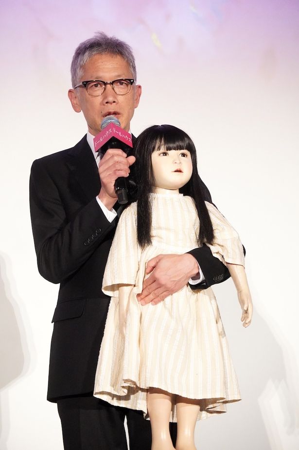 『ドールハウス』初日舞台挨拶に出席した矢口史靖監督