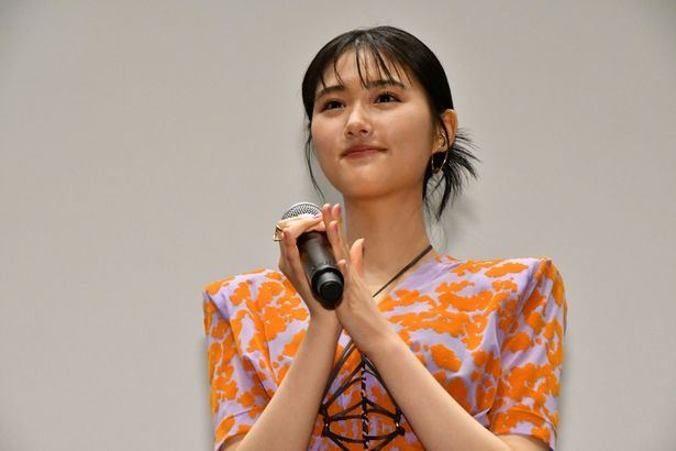 主人公の四谷みこ役を演じた原菜乃華