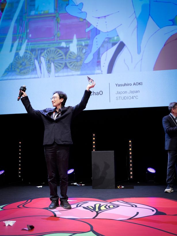 青木康浩監督が喜びのスピーチ！「この風船のような体で、世界をふわふわと飛んでいってもらえれば」