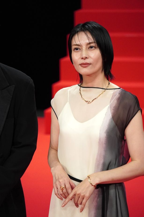 美しいドレス姿を披露した柴咲コウ