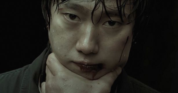 【写真を見る】ポン・ジュノ監督の代表作ともいえる『殺人の追憶』、その衝撃のラストはなぜ映画史に残り続けたのか