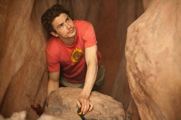 ジェームズ・フランコが、渓谷で事故に遭った実在の登山家アーロン・ラルストンを演じた、ダニー・ボイル監督の『127時間』