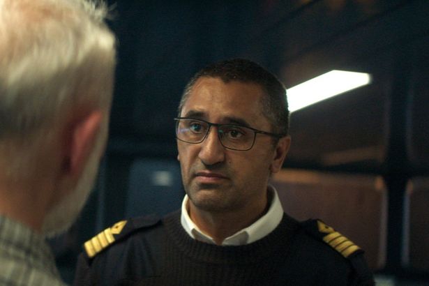 『サンシャイン 2057』のクリフ・カーティスも出演