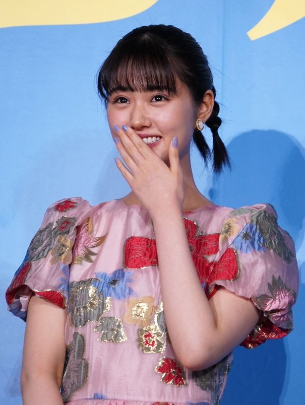 李仁が想いを寄せるクラスメイト、篠塚葵役の原菜乃華